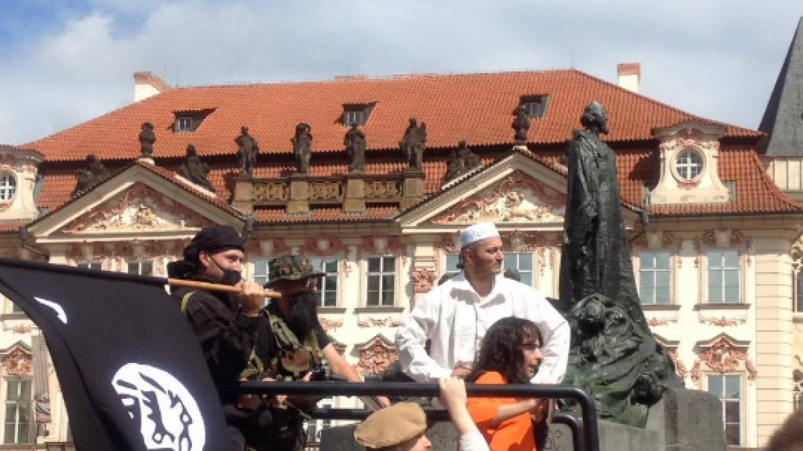 Βίντεο: Τρόμος στην Πράγα από εισβολή «τζιχαντιστών»!